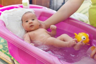 Kupanje bebe i nega kože posle kupanja