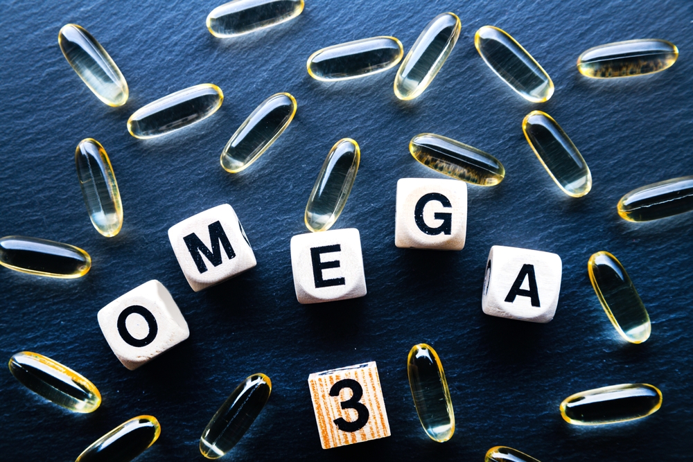 tablete omega 3 suplementa i kockice na kojima pi&scaron;e omega 3